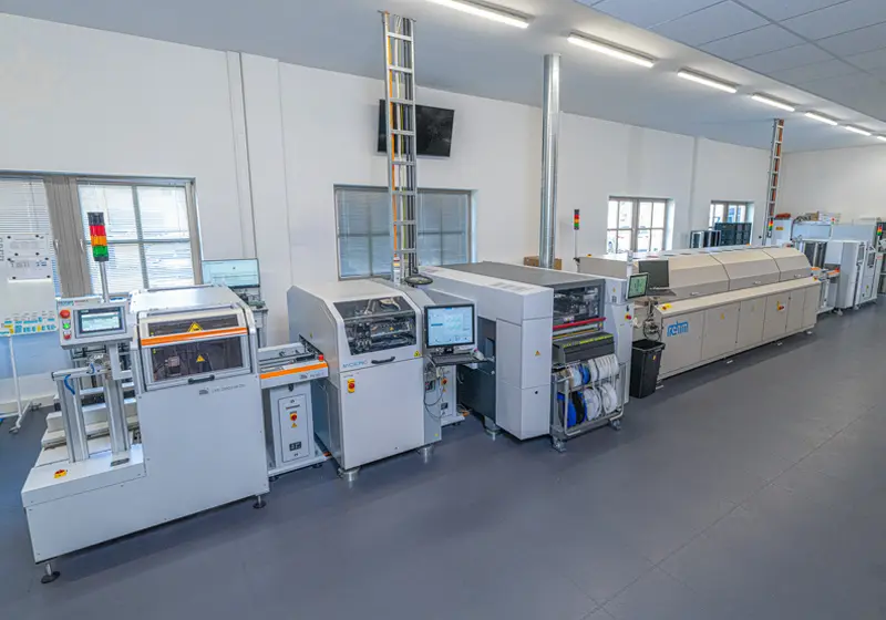 SMT-Fertigungslinie bei ID: Electronics